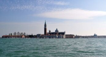 La piccola isola segreta che tutti dovrebbero visitare nel Veneto: un’area naturale di rara bellezza