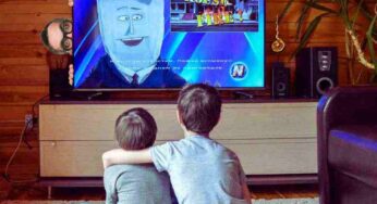 La Tv ti sta spiando: è allarme per i bambini che guardano i cartoni, controlla questo dettaglio